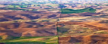 simsearch:6113-06498416,k - Aerial view of rolling landscape Photographie de stock - Premium Libres de Droits, Code: 6113-06498413