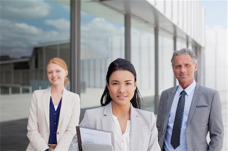 simsearch:6113-07147253,k - Portrait of confident business people outside building Foto de stock - Sin royalties Premium, Código: 6113-06498789