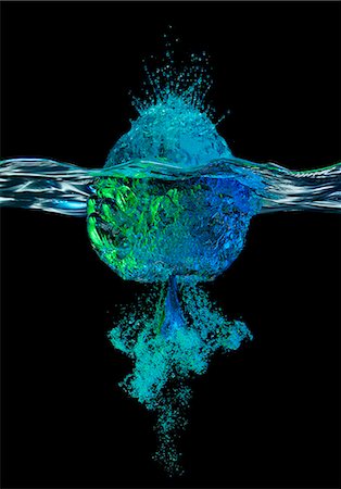powerful (things in nature excluding animals) - Blue and green balloon hitting water Stock Photo - Premium Royalty-Free, Code: 6113-06498724