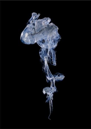 smoke white - Blue and gray smoke wisp Photographie de stock - Premium Libres de Droits, Code: 6113-06498725