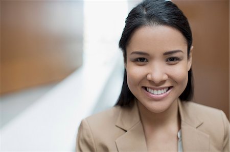 filipina businesswoman - Close up portrait of confident businesswoman Foto de stock - Sin royalties Premium, Código: 6113-06498857