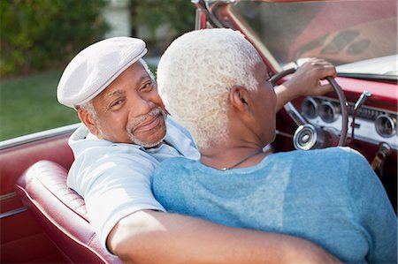 simsearch:6113-07906140,k - Older couple sitting in convertible Photographie de stock - Premium Libres de Droits, Code: 6113-06498989