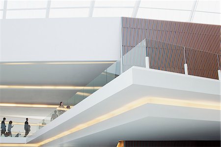 filipina businesswoman - Business people with suitcases on elevated walkway Photographie de stock - Premium Libres de Droits, Code: 6113-06498908