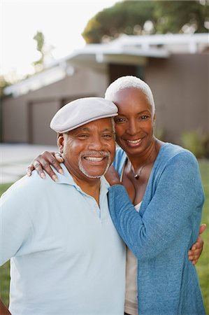 summer middle aged - Older couple smiling together outdoors Photographie de stock - Premium Libres de Droits, Code: 6113-06499013