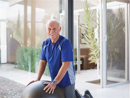 simsearch:6113-06499118,k - Older man using exercise ball in home Stock Photo - Premium Royalty-Free, Code: 6113-06499111