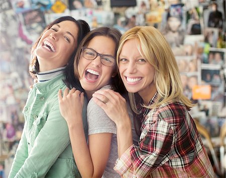 Smiling women posing together Photographie de stock - Premium Libres de Droits, Code: 6113-06625599