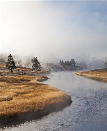 rio yellowstone - River winding through rural landscape Foto de stock - Royalty Free Premium, Número: 6113-06625532