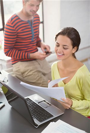 simsearch:6113-06720978,k - Couple working together at desk Stock Photo - Premium Royalty-Free, Code: 6113-06625616