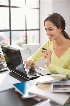 pay with device - Woman shopping on laptop Stock Photo - Premium Royalty-Free, Code: 6113-06625631