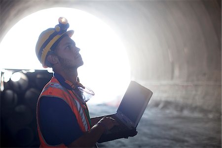 Worker using laptop in tunnel Stockbilder - Premium RF Lizenzfrei, Bildnummer: 6113-06625882