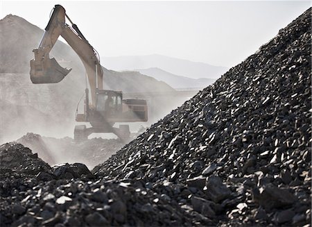 débris - Digger working in quarry Photographie de stock - Premium Libres de Droits, Code: 6113-06625892