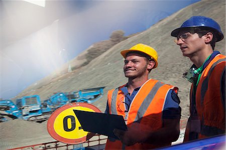 simsearch:6113-06625850,k - Workers reflected in window on site Photographie de stock - Premium Libres de Droits, Code: 6113-06625949