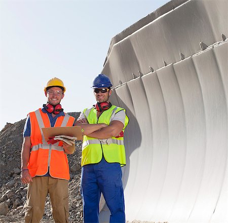 simsearch:6113-06625972,k - Workers smiling by machinery in quarry Foto de stock - Sin royalties Premium, Código: 6113-06625918