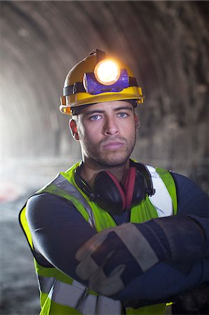 simsearch:6113-06625885,k - Worker standing in tunnel Foto de stock - Sin royalties Premium, Código: 6113-06625920