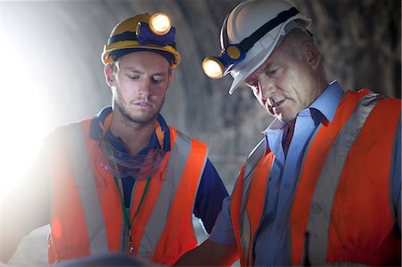 Workers talking in tunnel Fotografie stock - Premium Royalty-Free, Codice: 6113-06625929