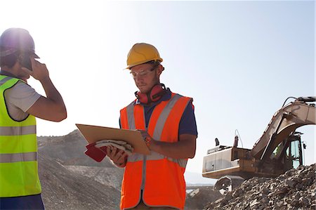 simsearch:6113-06625850,k - Workers standing in quarry Photographie de stock - Premium Libres de Droits, Code: 6113-06625931