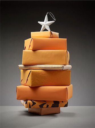 Stack of wrapped Christmas presents Stock Photo - Premium Royalty-Free, Code: 6113-06626097