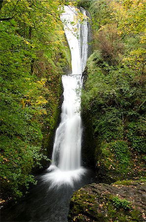 Waterfall rushing over rocky hillside Fotografie stock - Premium Royalty-Free, Codice: 6113-06626687