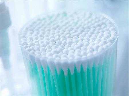 Close up of cup of cotton buds Photographie de stock - Premium Libres de Droits, Code: 6113-06626634