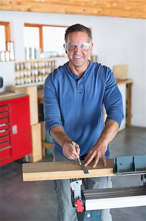 schreiner (männlich) - Man working in workshop Stockbilder - Premium RF Lizenzfrei, Bildnummer: 6113-06753256