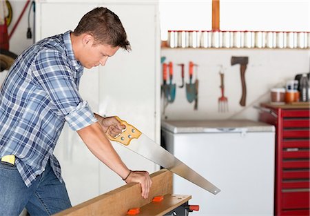 sawing - Man working in workshop Photographie de stock - Premium Libres de Droits, Code: 6113-06753208