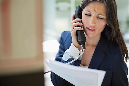 Businesswoman talking on phone in office Stockbilder - Premium RF Lizenzfrei, Bildnummer: 6113-06753461