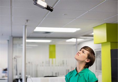 Businesswoman making faces at security camera Photographie de stock - Premium Libres de Droits, Code: 6113-06753543