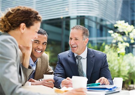 Business people talking outdoors Foto de stock - Sin royalties Premium, Código: 6113-06753585