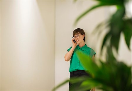 Businesswoman talking on cell phone Photographie de stock - Premium Libres de Droits, Code: 6113-06753516