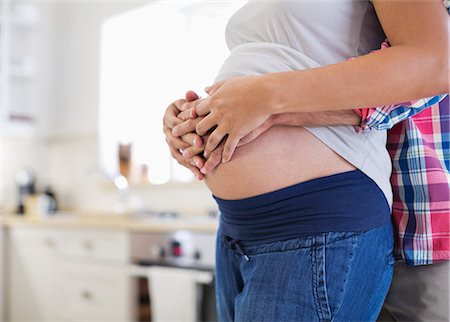 simsearch:614-06624909,k - Man holding pregnant girlfriend's belly Photographie de stock - Premium Libres de Droits, Code: 6113-06753651