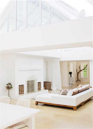 salas de estar - Sofas and dining table in modern house Foto de stock - Sin royalties Premium, Código: 6113-06753918