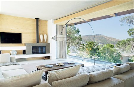 salon - Sofas and table in modern living room Photographie de stock - Premium Libres de Droits, Code: 6113-06753924