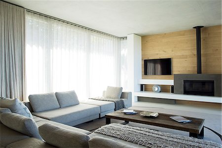 Sofas and table in modern living room Photographie de stock - Premium Libres de Droits, Code: 6113-06753928