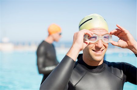 simsearch:6113-06754067,k - Triathlete adjusting goggles outdoors Foto de stock - Sin royalties Premium, Código: 6113-06754068