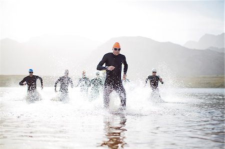 Triathletes emerging from water Photographie de stock - Premium Libres de Droits, Code: 6113-06754122