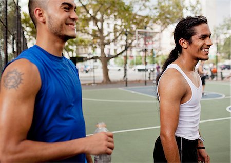Men laughing on basketball court Photographie de stock - Premium Libres de Droits, Code: 6113-06720395