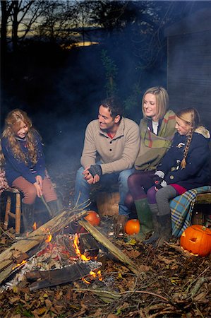 Family relaxing around campfire at night Stockbilder - Premium RF Lizenzfrei, Bildnummer: 6113-06720318