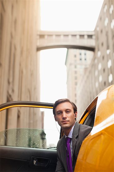 Businessman climbing out of taxi Photographie de stock - Premium Libres de Droits, Le code de l’image : 6113-06720550