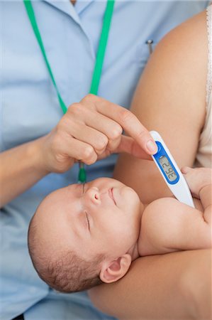 sein allaitant - Nurse taking baby's temperature Photographie de stock - Premium Libres de Droits, Code: 6113-06720571