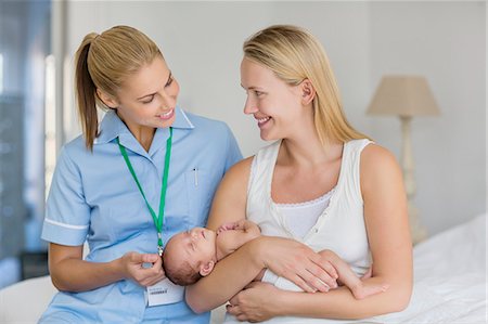 simsearch:630-06722576,k - Mother and nurse with newborn baby Stockbilder - Premium RF Lizenzfrei, Bildnummer: 6113-06720643