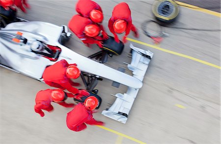 fórmula uno - Racing team working at pit stop Foto de stock - Sin royalties Premium, Código: 6113-06720745