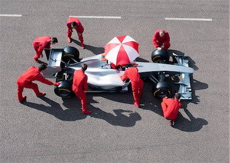 simsearch:6113-06720805,k - Racing team working at pit stop Fotografie stock - Premium Royalty-Free, Codice: 6113-06720770