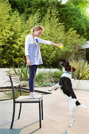 simsearch:6113-06720906,k - Girl playing with dog outdoors Photographie de stock - Premium Libres de Droits, Code: 6113-06720876