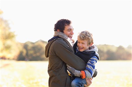 simsearch:6113-06721280,k - Father and son playing outdoors Stock Photo - Premium Royalty-Free, Code: 6113-06721193