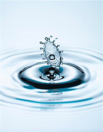 ripple - Close up of splashing water droplet Stock Photo - Premium Royalty-Free, Code: 6113-06721343