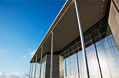 pilier - Modern building and blue sky Foto de stock - Sin royalties Premium, Código: 6113-06721428