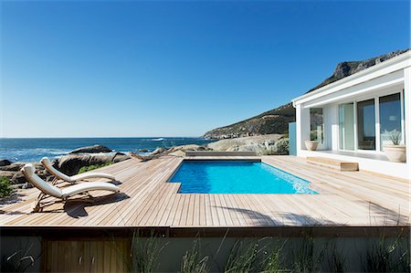 pool side - Luxury swimming pool with ocean view Foto de stock - Sin royalties Premium, Código: 6113-06898674