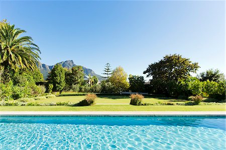 Luxury swimming pool and garden Photographie de stock - Premium Libres de Droits, Code: 6113-06898693