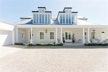 porch - Driveway of luxury house Stock Photo - Premium Royalty-Free, Code: 6113-06898731