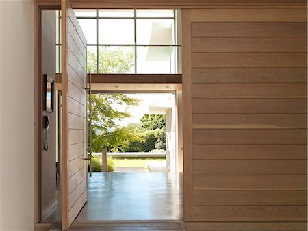 puerta - Open door in modern house Foto de stock - Sin royalties Premium, Código: 6113-06898738